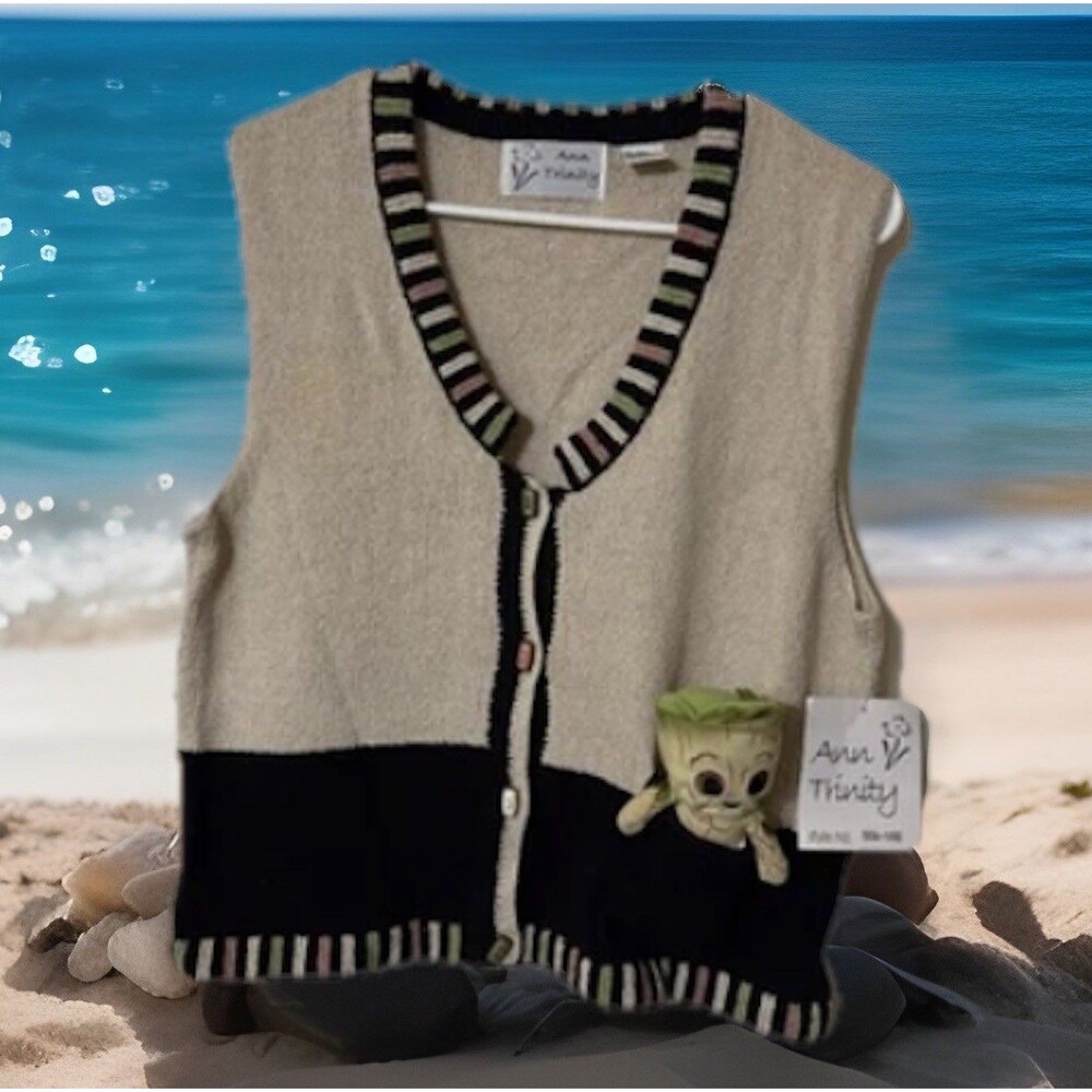 Grannycore Shabby Chic Sweater Vest M Knit button Up Unique Patten Ann Trinity